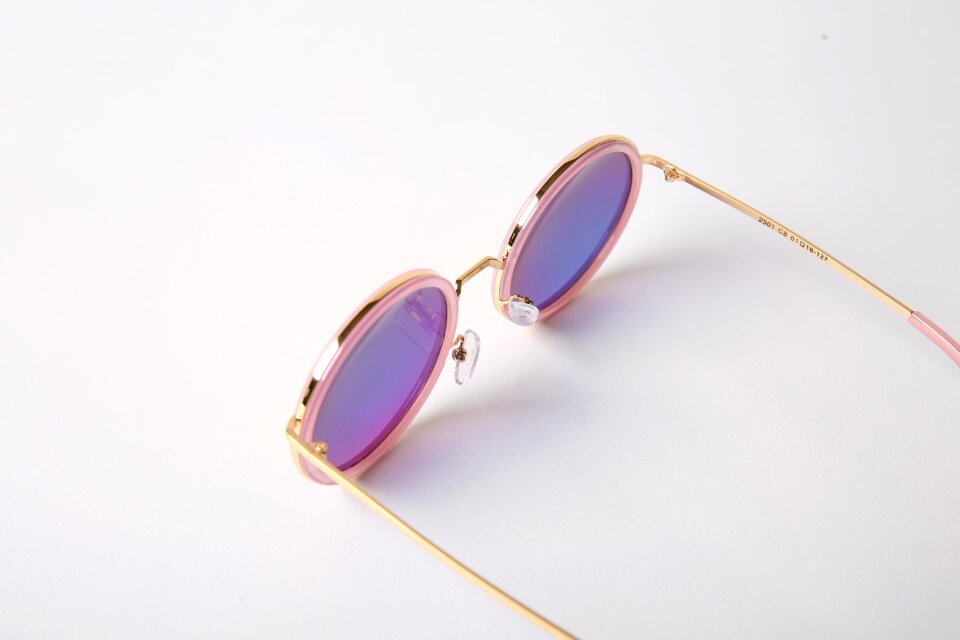 Pose white background glasses