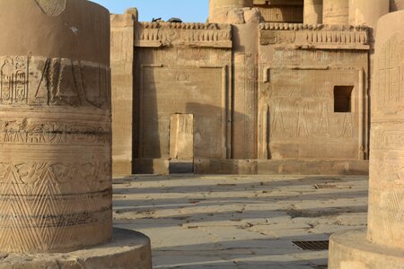 Cairo thebes archeology