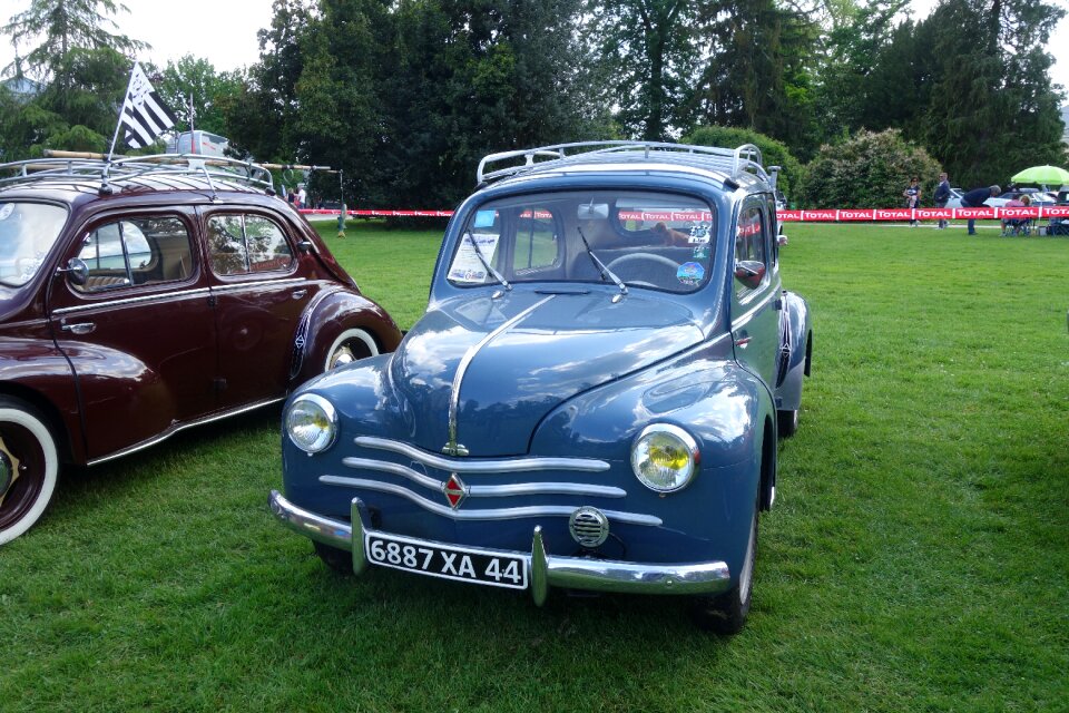 Old cars renault 4cv pau