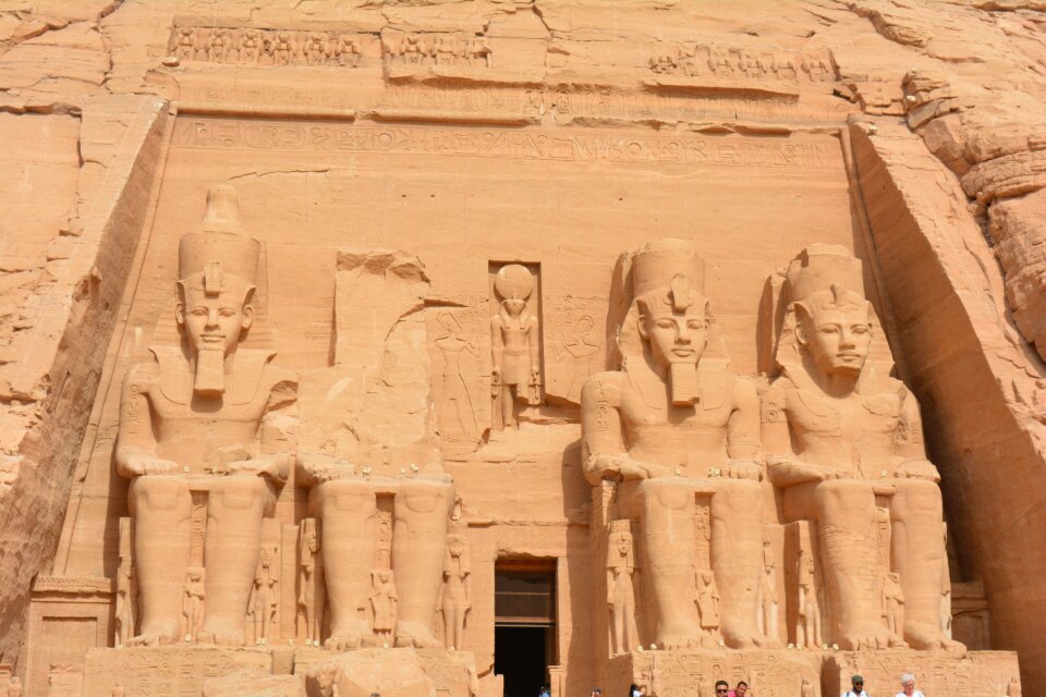 Cairo thebes archeology