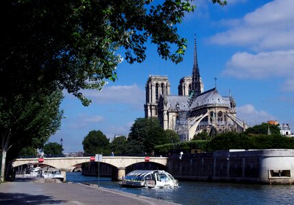 Paris notre dame saine photo