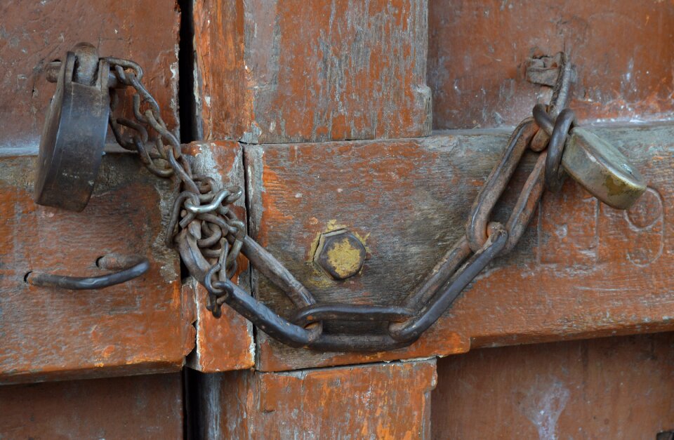 Closed secure iron