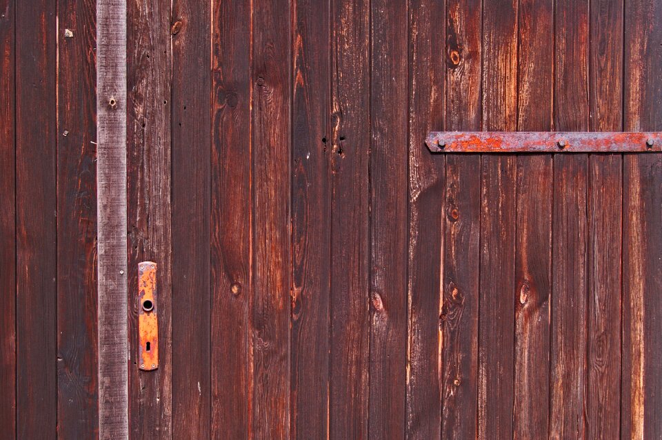 Old gate wooden gate input