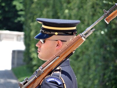 Uniform guard rifle