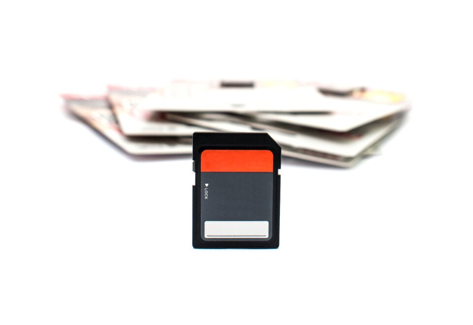 Memory card storage device