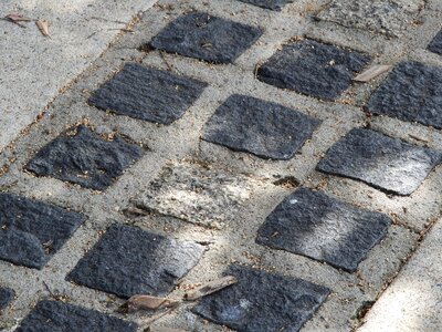 Square geometric gray path