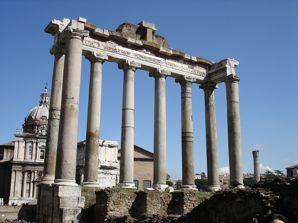 Italy building columnar