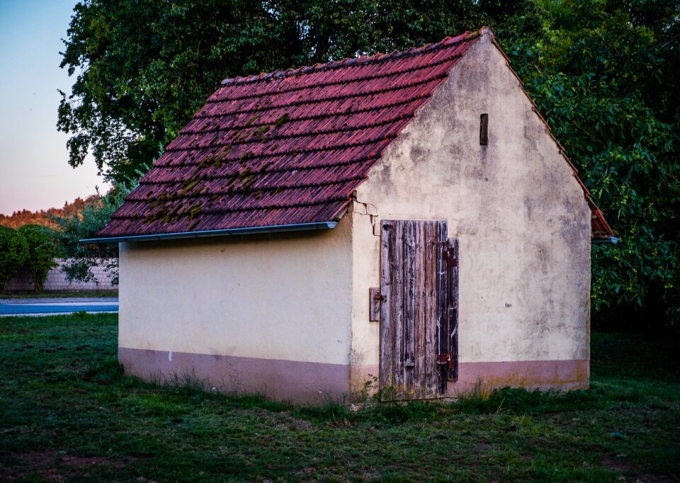 Small house chicken house dilapidated