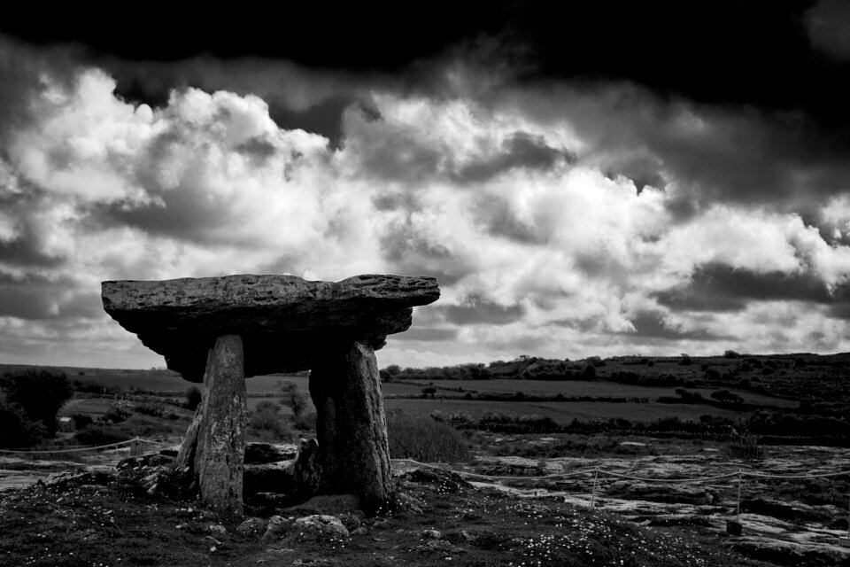 Poulnabrone clare burren