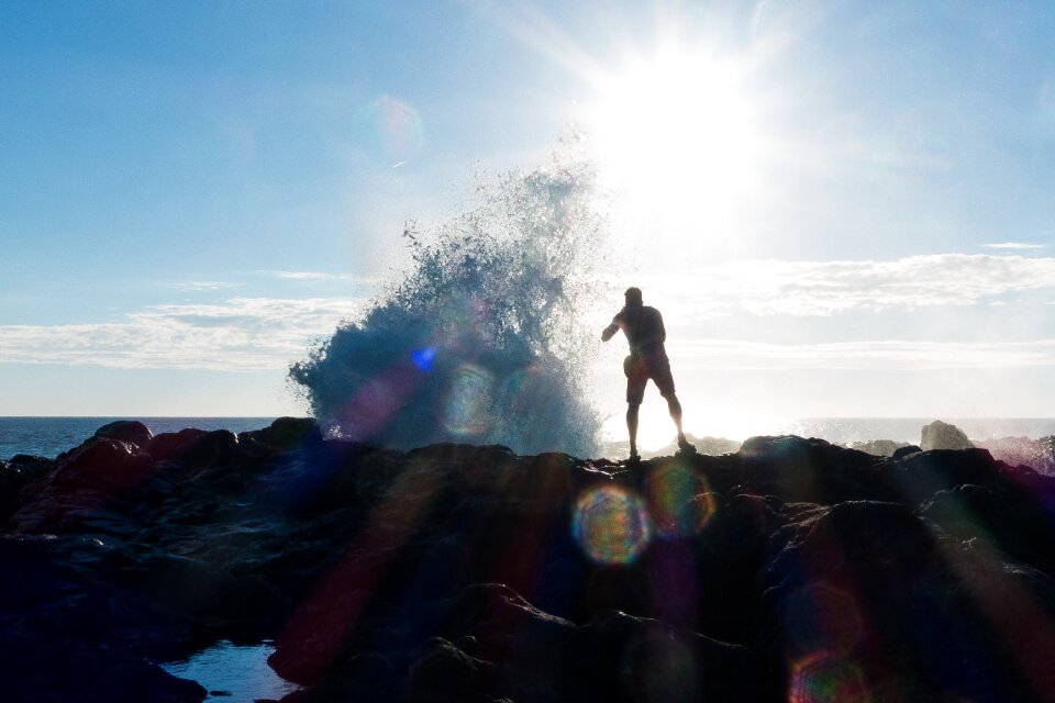 Wave sun sea