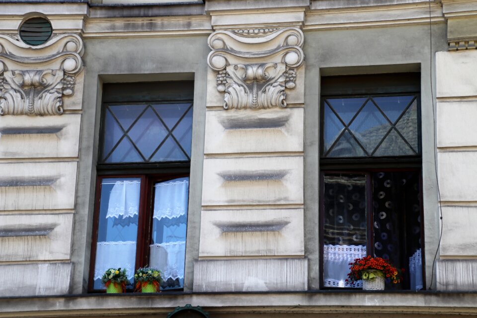 Wall monument stone