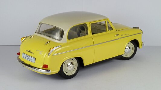 1x18 model car revell