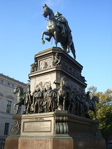 Capital monuments copper