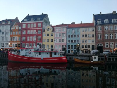 Houses channel mirroring photo