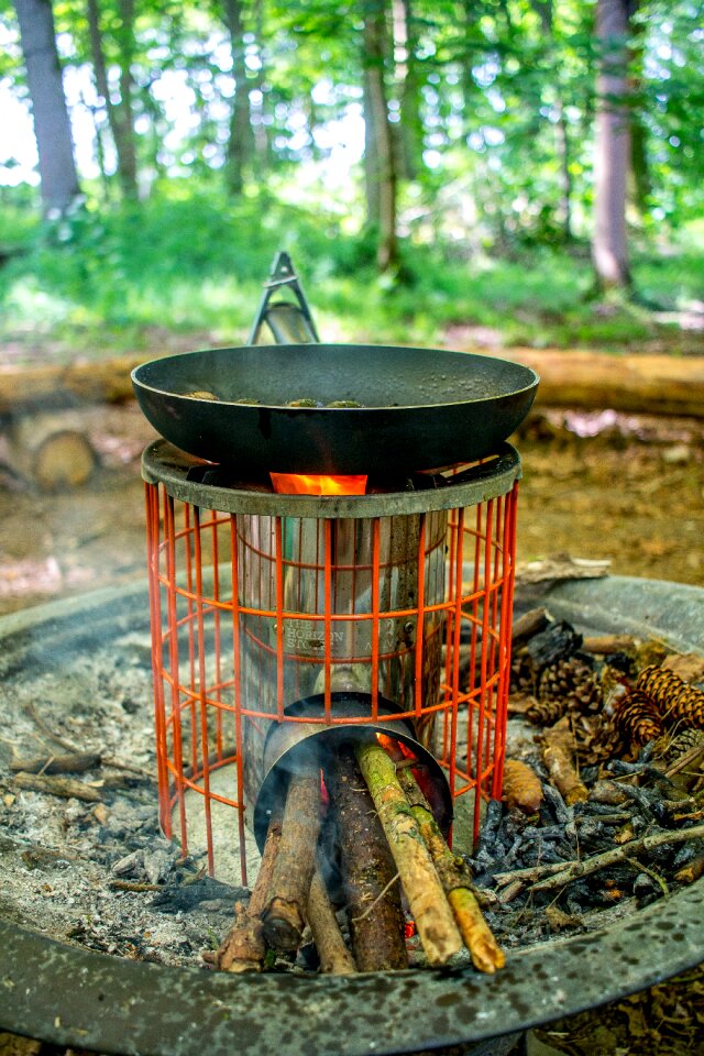 Pan sausage stove