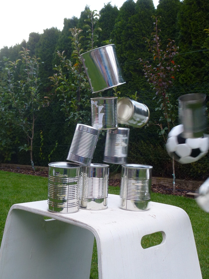 Box throw cans tin can