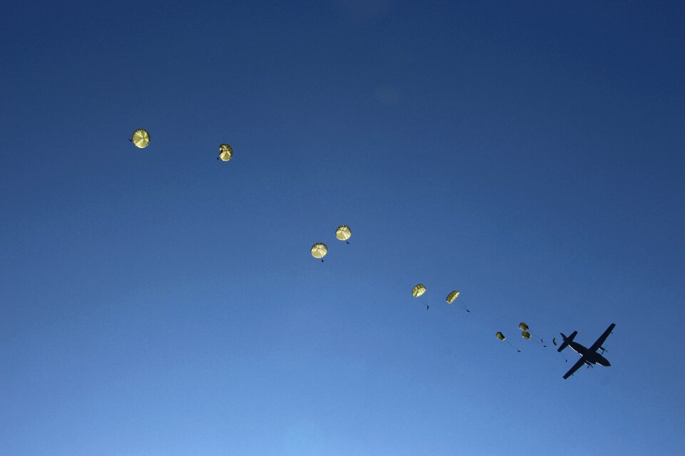 Spring practice parachutist sky