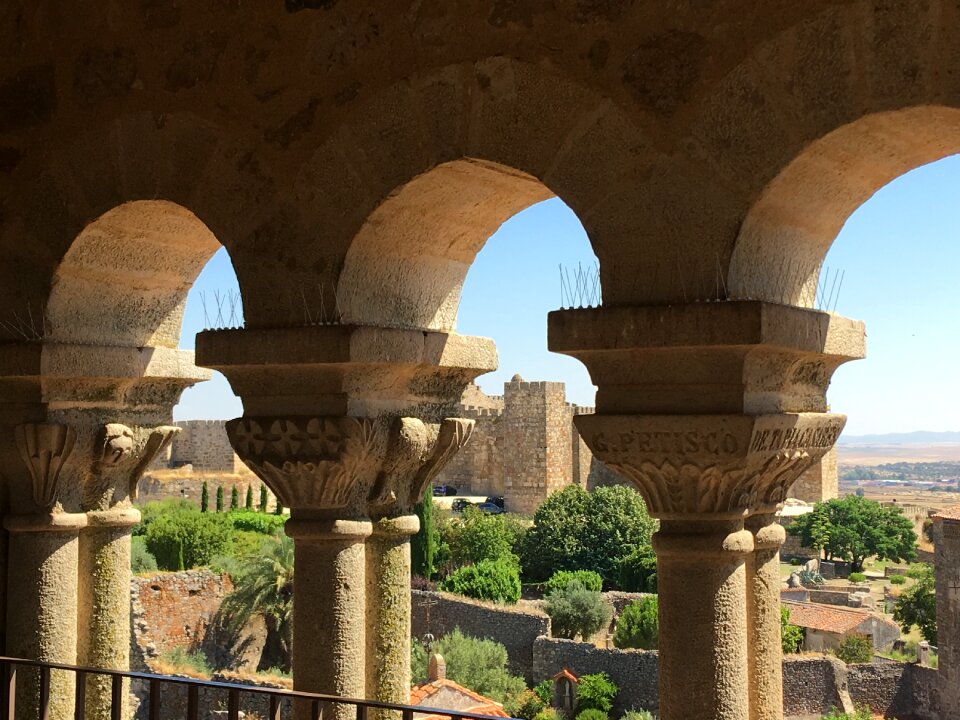 Trujillo monument arches