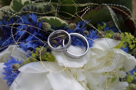 White flowers wedding photo