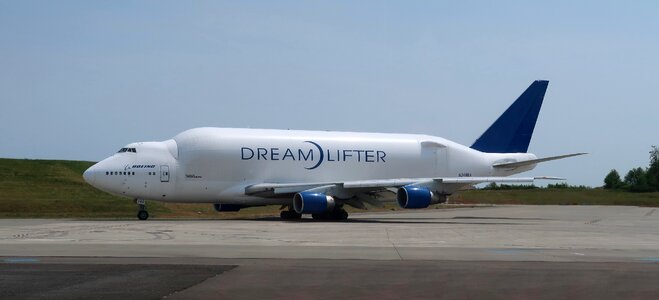 Dream lifter dreamliner a cargo plane photo