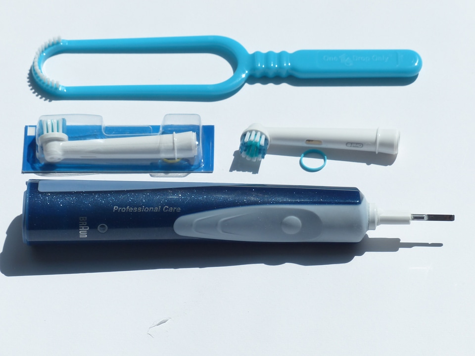 Tongue brush dental care dentistry