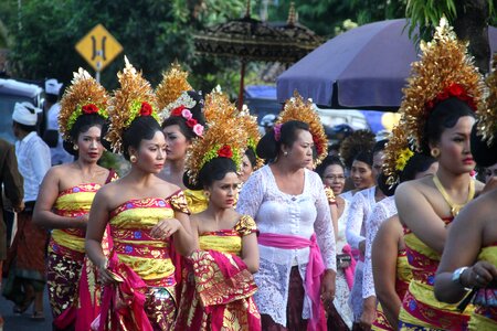 Asian costume balinese dance balinese ceramoni photo