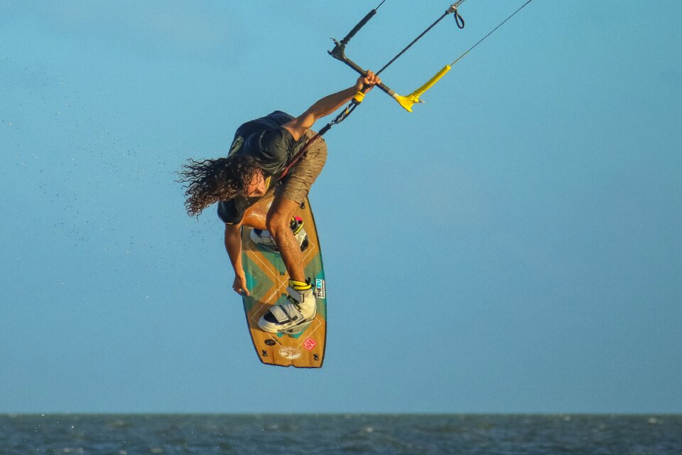 Kitesurfing surf wind