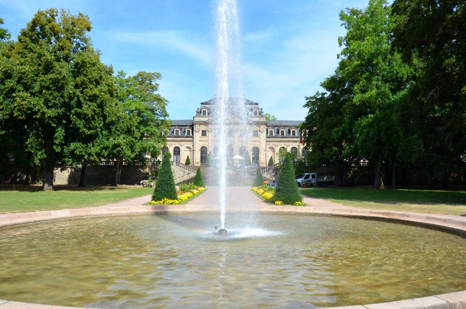 Flora vase fountain horticulture