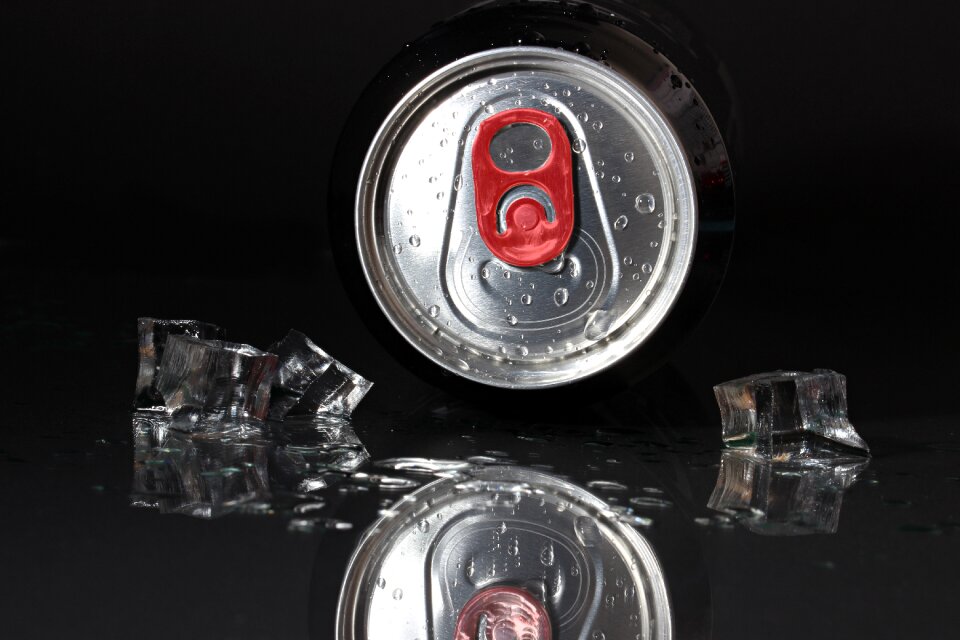 Ice cubes benefit from mirroring