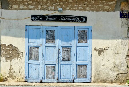Entrance wooden wall