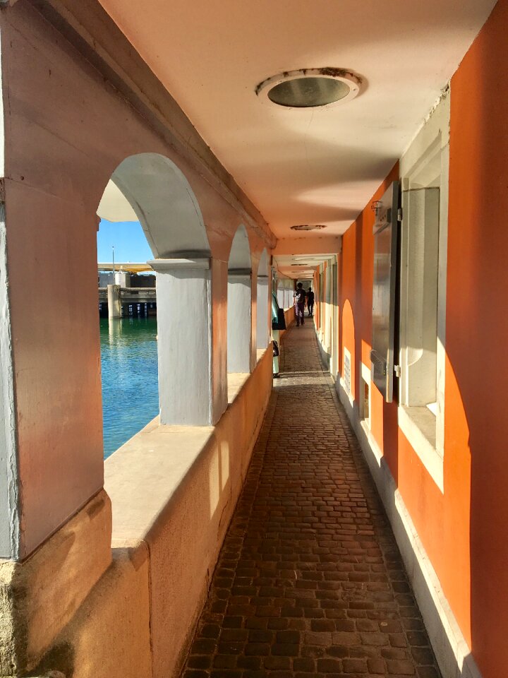 Floor level travel