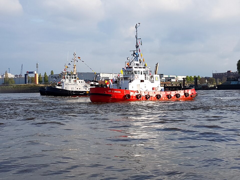 Elbe boat traffic