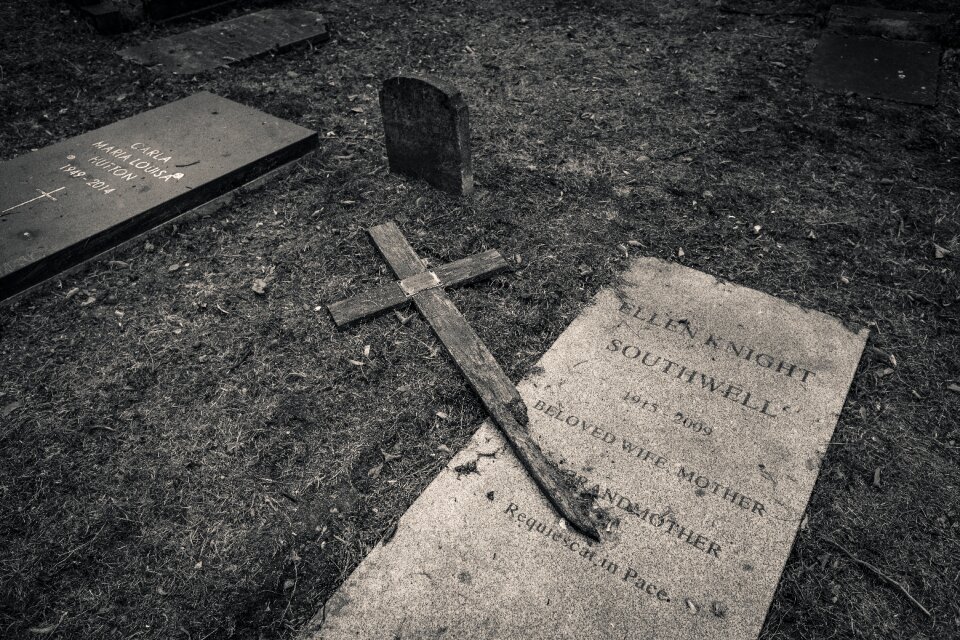 Tombstone religion tomb