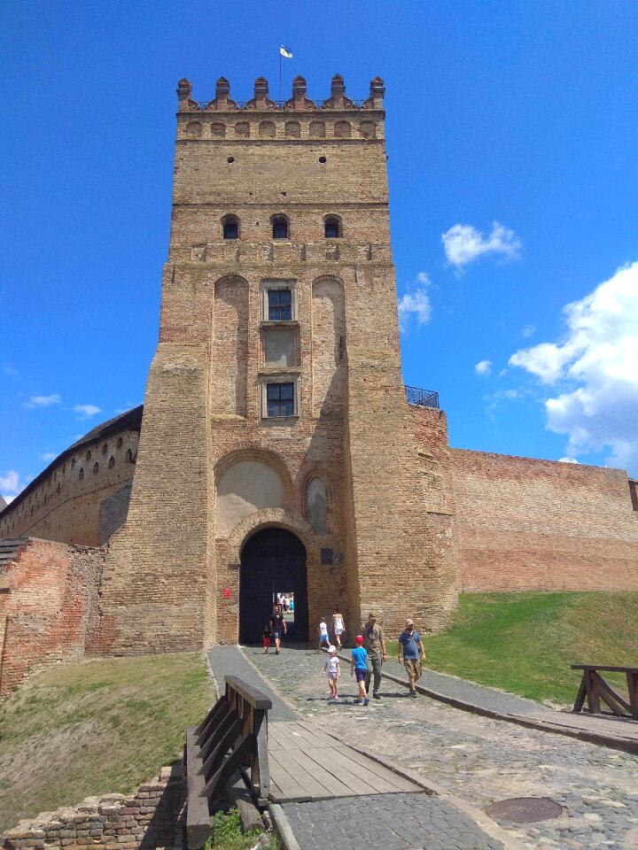 People sightseeing