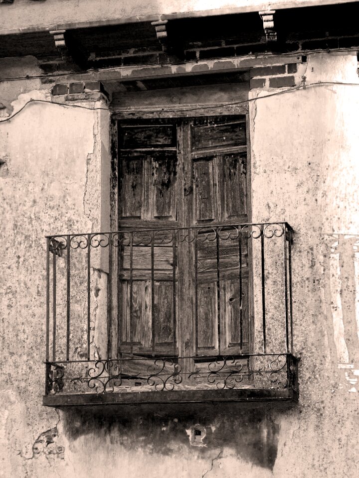 Facade rustic black and white