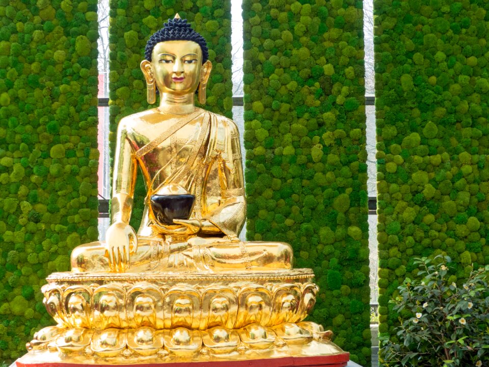 Buddha bremen statue