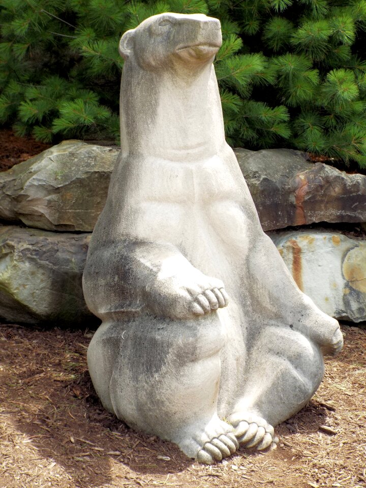 Figure monument animal