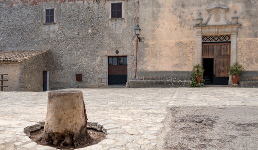 Facade loneliness monument