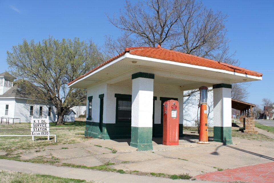 Gas fuel service station
