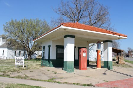 Gas fuel service station