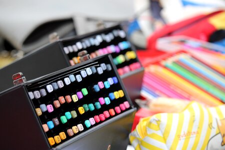Colored pencil paints color pen