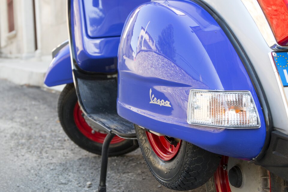 Moto moped worship