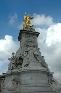 London buckingham palace queen victoria monument photo