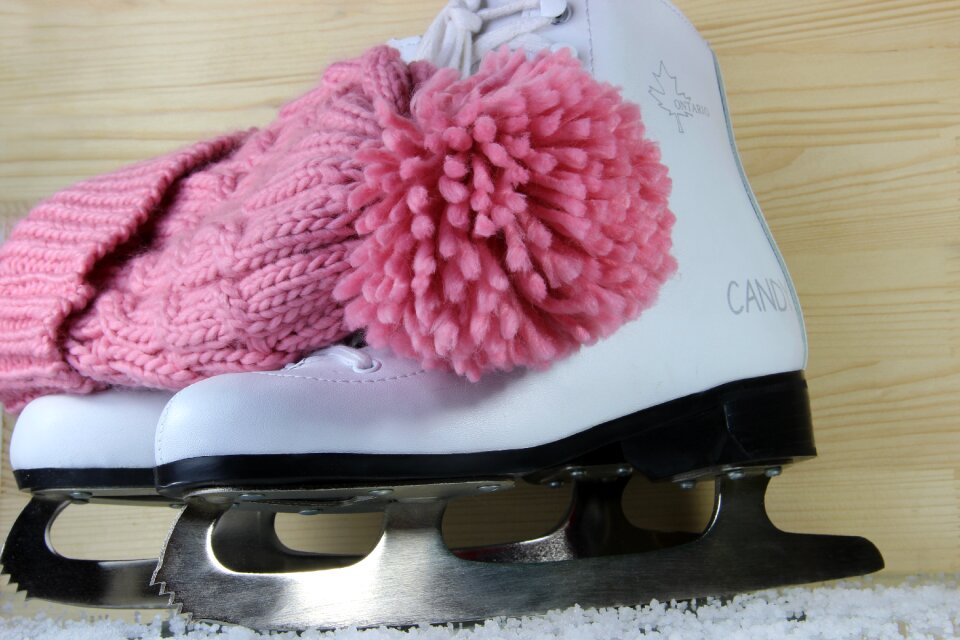 White bobcap pink