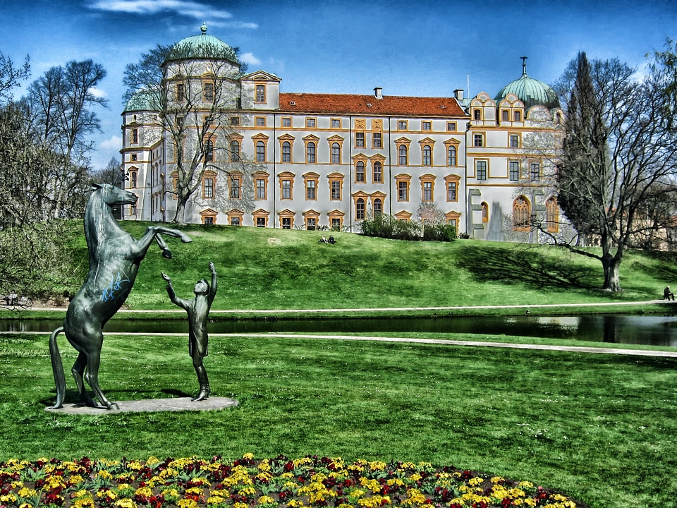 Architecture trees statue