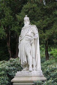 Sculpture emperor monument