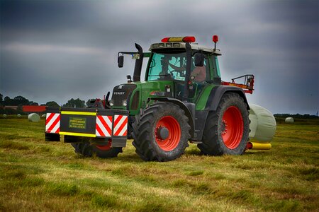 Tractor tug landtechnik photo