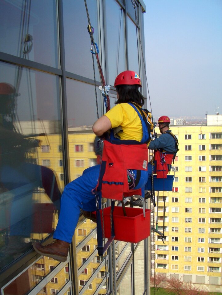 Glass cleaning mirroring