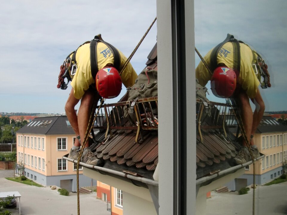Performance mountaineer roof work