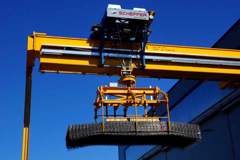 Crane technology steel trading semi-gantry crane